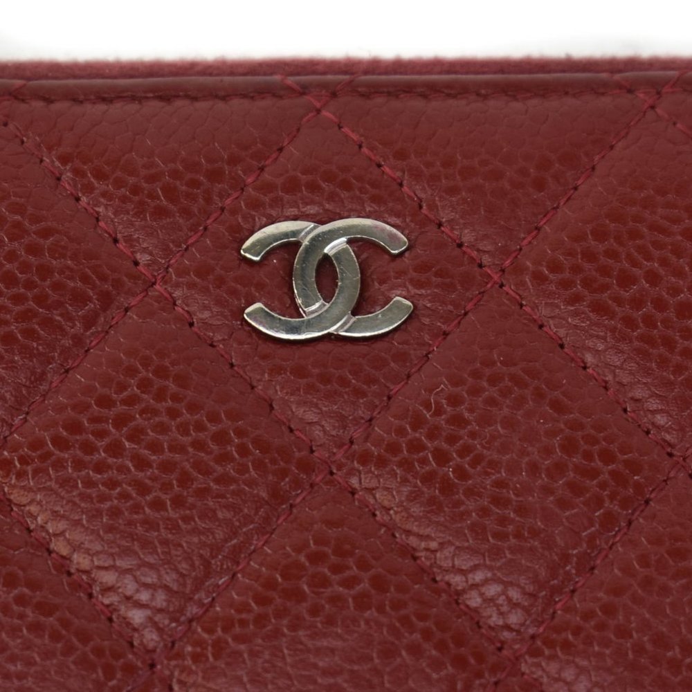 CHANEL: Burgundy Quilted Leather CC Logo Wallet nu - Picture 2 of 10